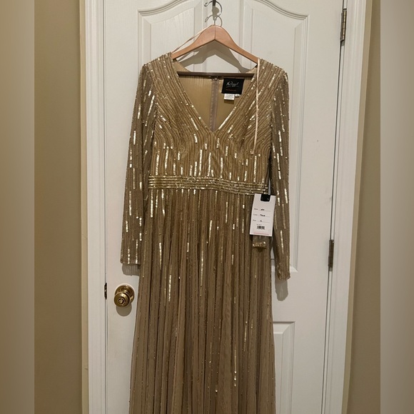Mac Duggal Long Sleeve V-Neck Gold Gown - Picture 11 of 16